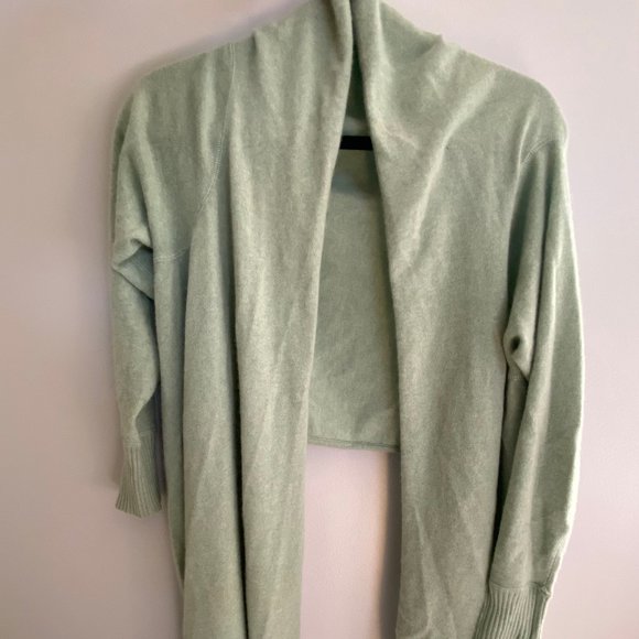 ONE GIRL WHO GREEN CASHMERE SWEATER - Picture 4 of 5